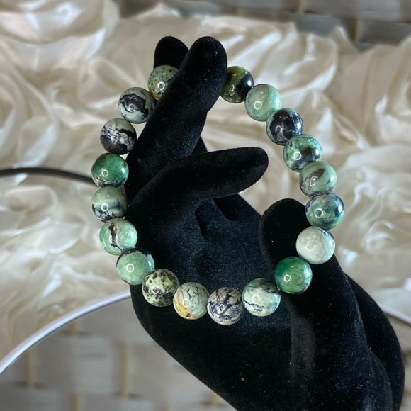NWT Variscite 9-11mm Beaded Stretch Bracelet
125.00 ctw - Picture 4 of 6